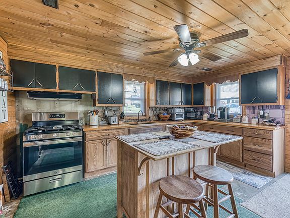 4th image of 105 Hubbard Rd