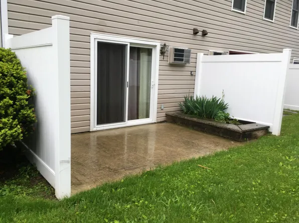 42 Borough St APT F, East Stroudsburg, PA 18301