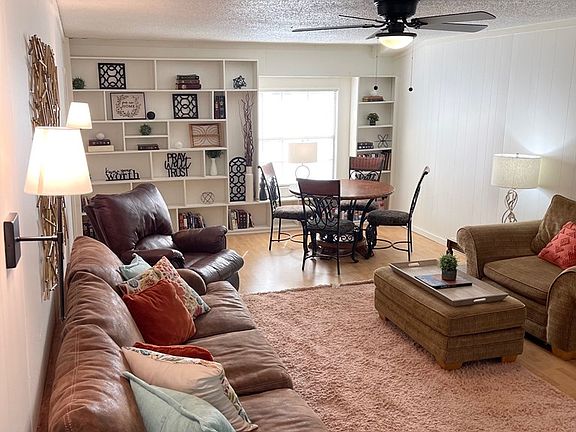 5th image of 166 Sleepy Hollow Cir