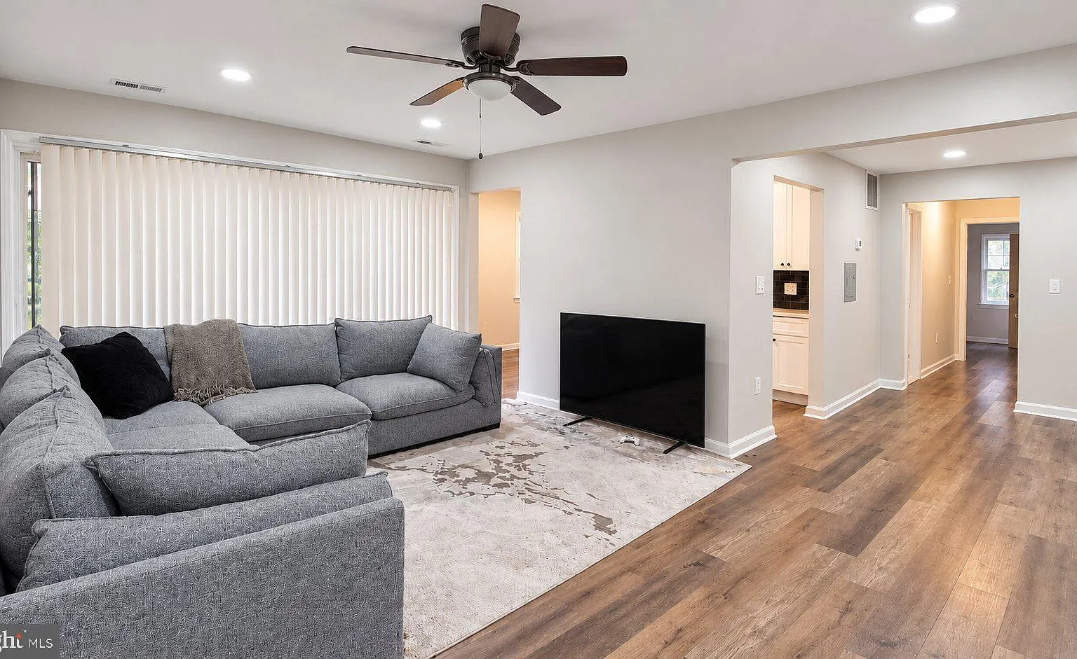 2 bed, 1.5 bath, 997 sqft, $2,300 — Photo 1