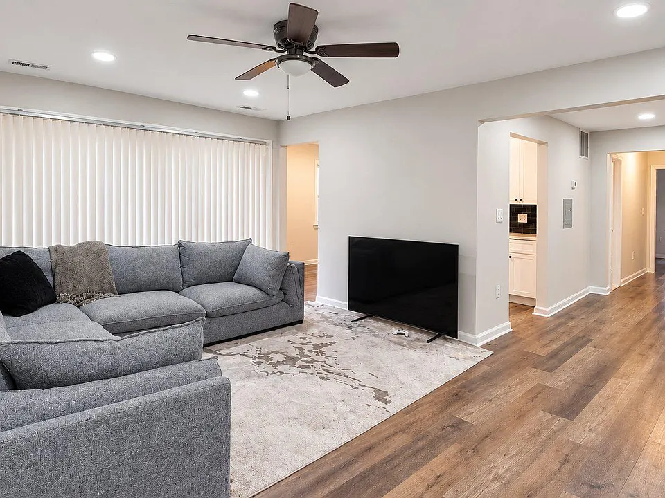882 College Pkwy #101