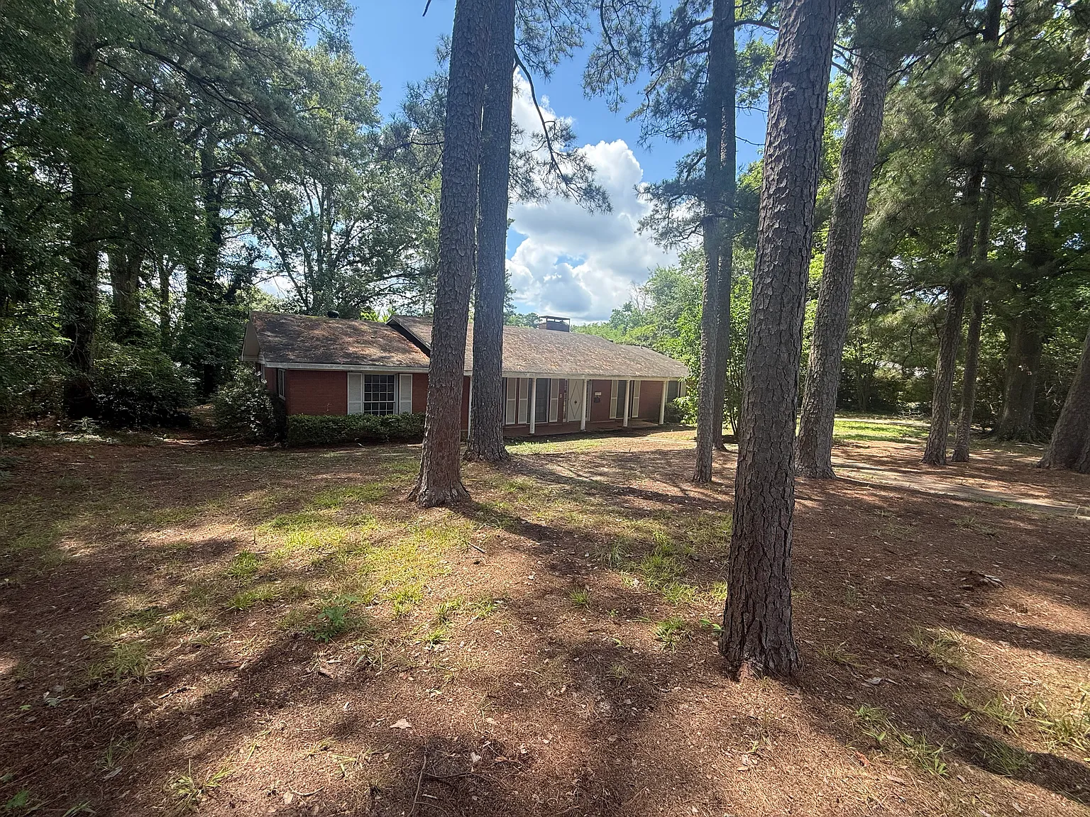 4 bed, 3400 sqft, $1,650 — Photo 1