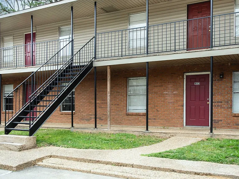 Royal Oaks Apartment Homes — Photo 21