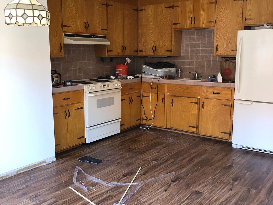 1st image of 637 Arbutus Ave