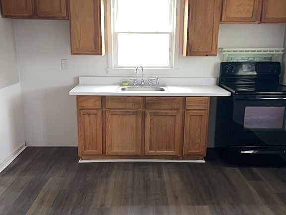2nd image of 300 E Parkview Dr