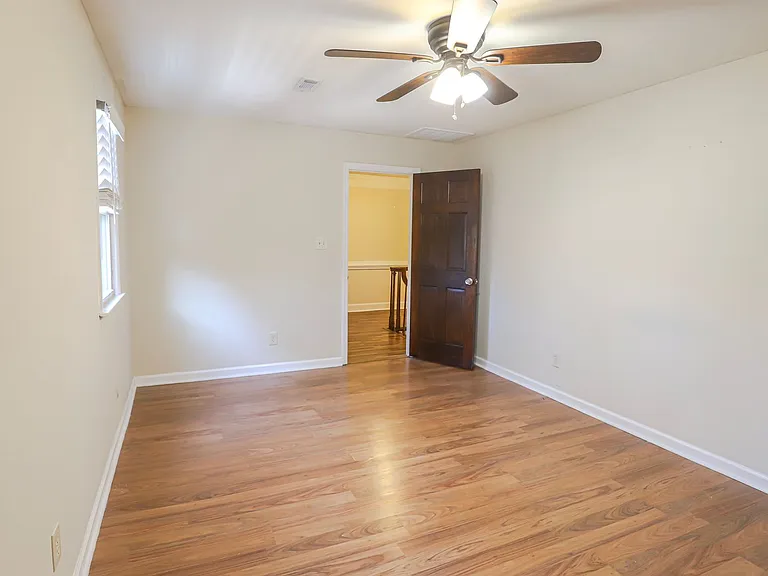 809 Houndslake Dr — Photo 31