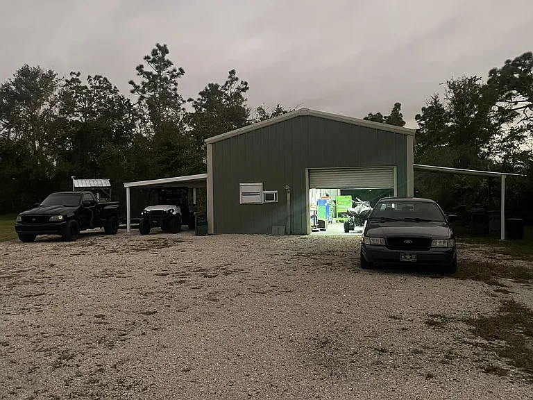 5144 NE Country Ranches Rd — Photo 2