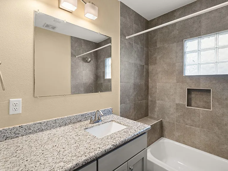 502 Dell Ct — Photo 11