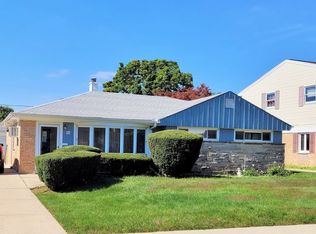 970 W Grant Dr, Des Plaines, IL 60016