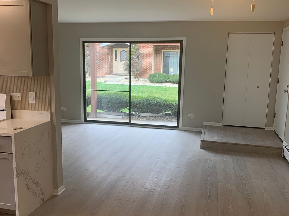 1st image of 15726 Lake Dr APT 1AR