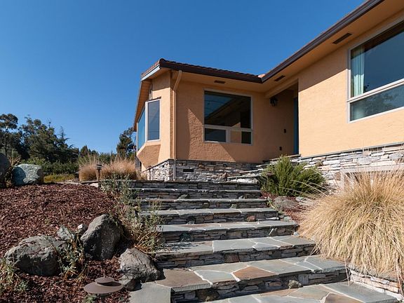 4th image of 3887 Suncrest Ave