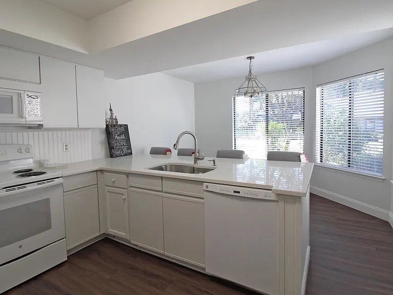 114 Gleneagles Dr — Photo 10