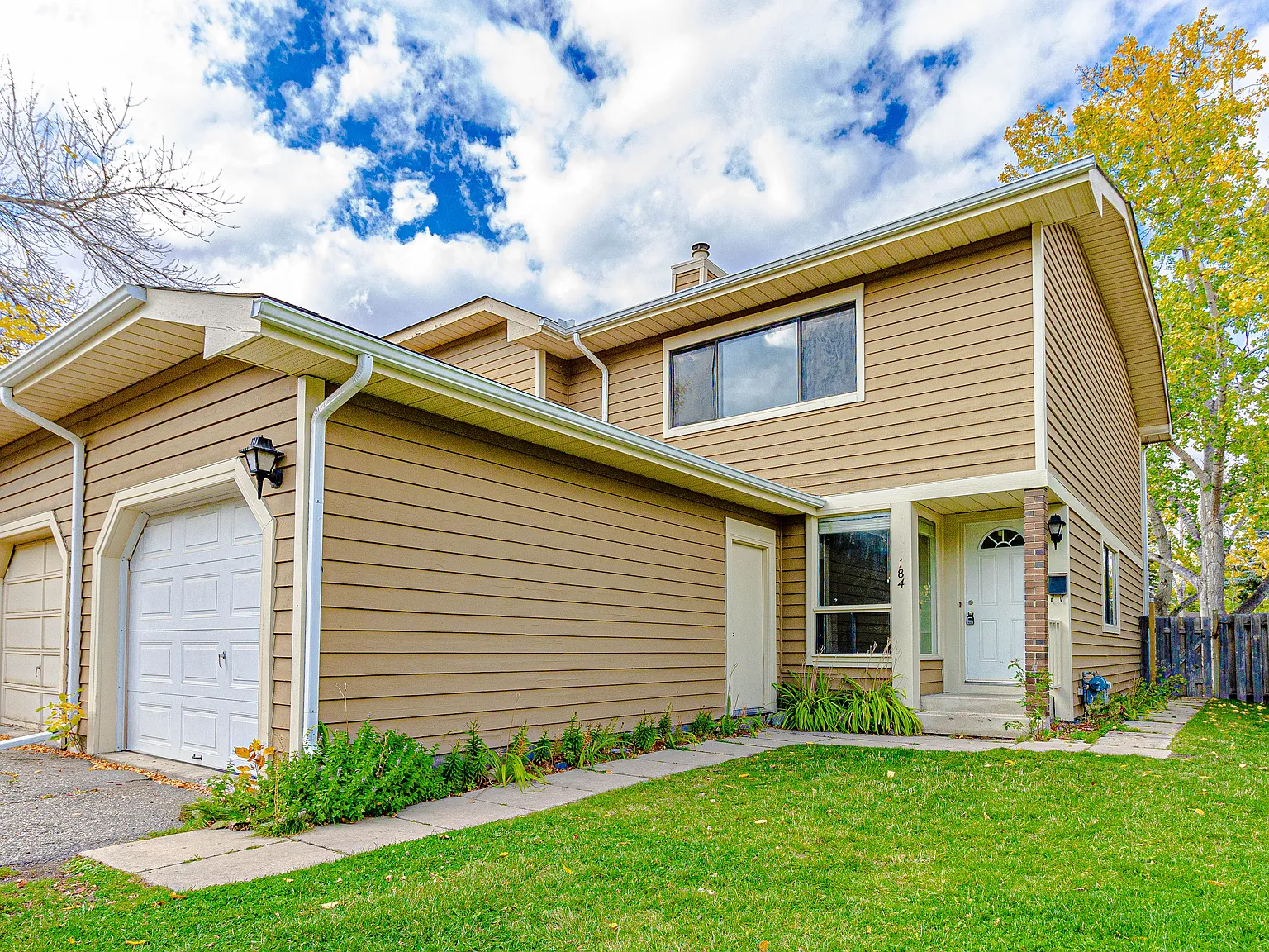 Amazing Midnapore 3 Bed/1.5 Bath W/ Laundry, Yard, Garage, — Photo 2