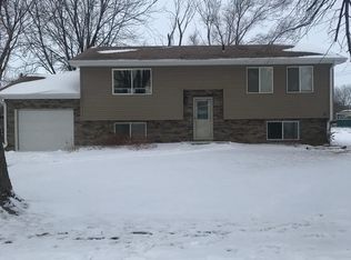 13 Cedar Dr, Yutan, NE 68073