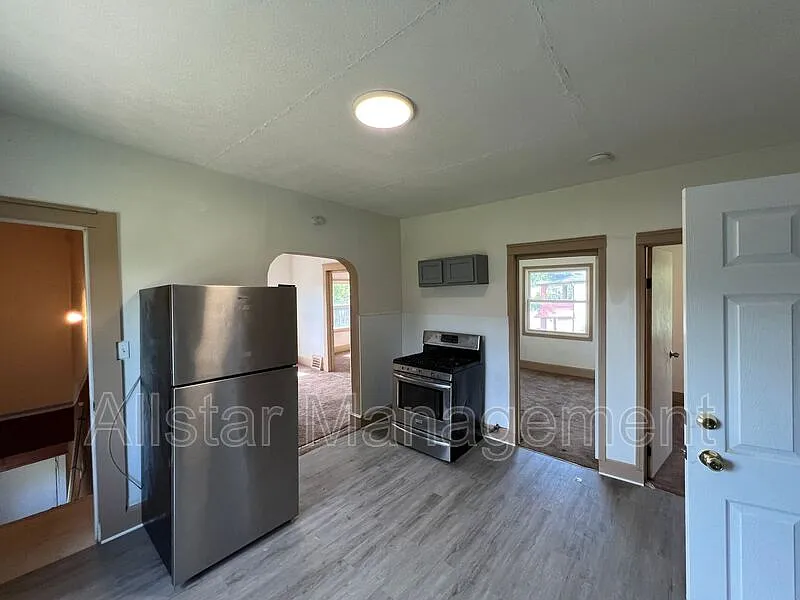 3 bed, 1.0 bath, 900 sqft, $995 — Photo 4