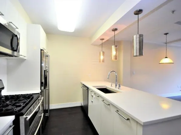 64-05 Yellowstone Boulevard image 3 of 13