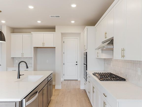 5th image of 27225 SW Yarrow Ln