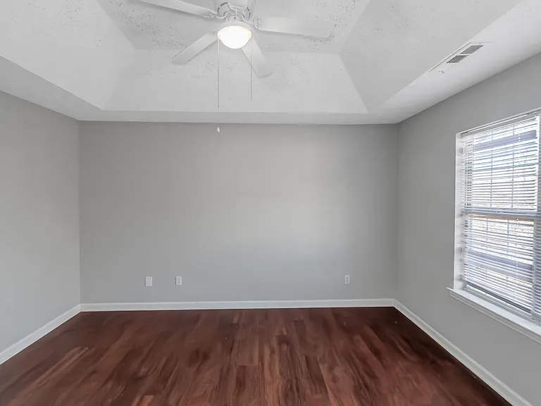 401 Edgewood Dr — Photo 17