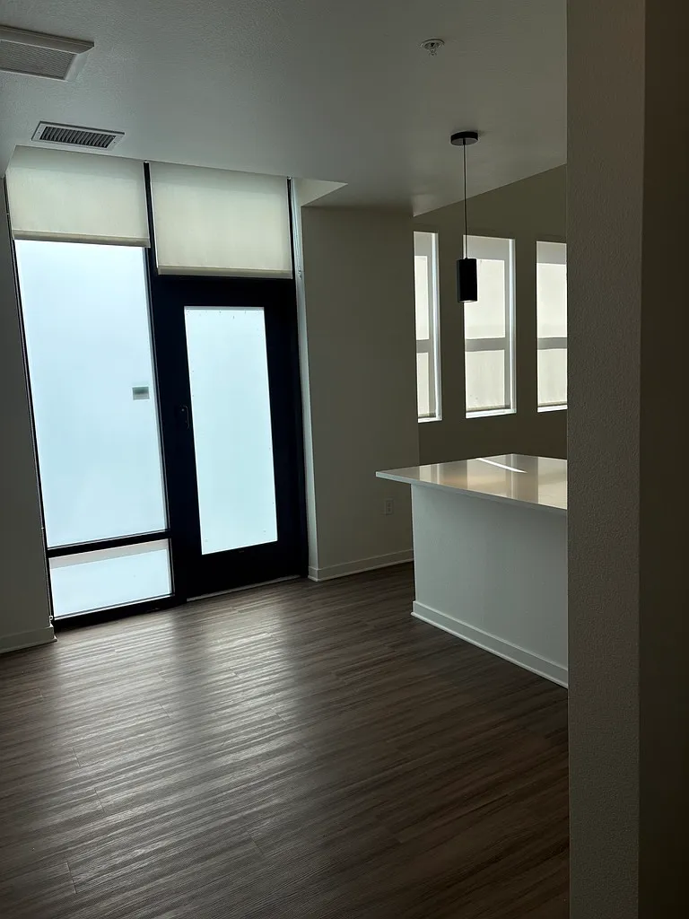 1 bed, 1.5 bath, 1291 sqft, $3,100 — Photo 1