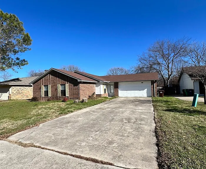 2504 Liberty Ln — Photo 2