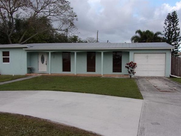 195 SE Serenata Ct