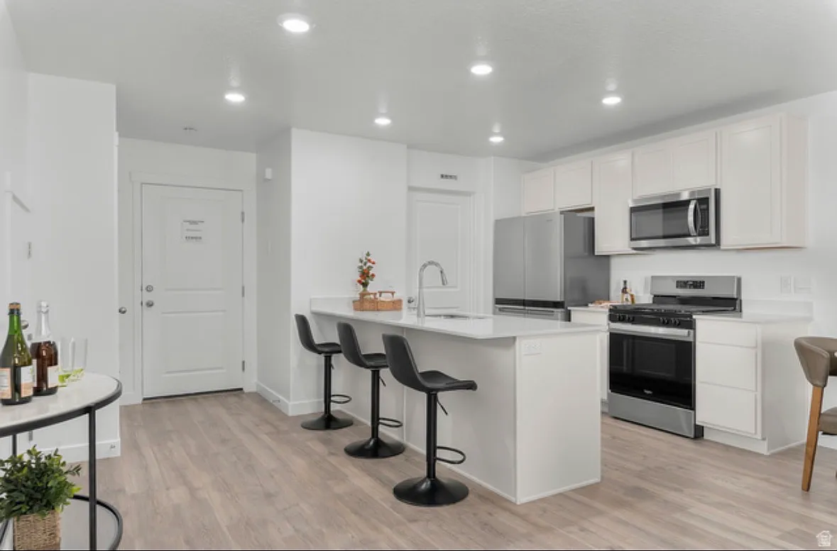 3 bed, 2.5 bath, 1399 sqft, $2,000 — Photo 3