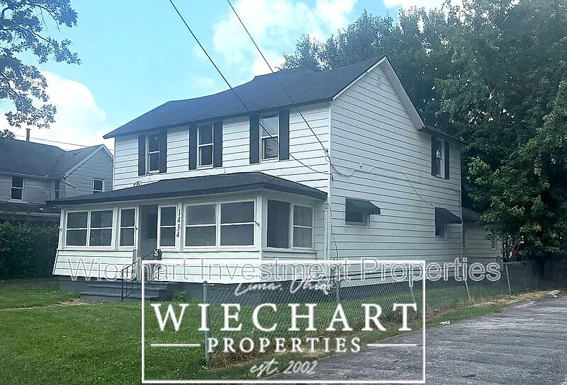 4 bed, 2.0 bath, 2000 sqft, $1,595 — Photo 2