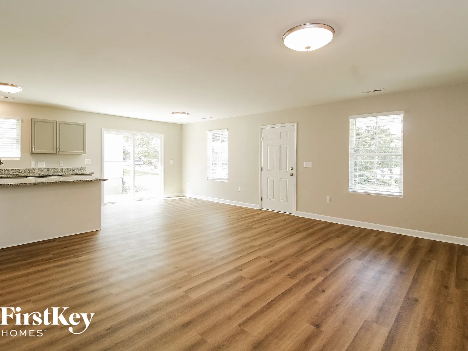 4 bed, 2.0 bath, 1560 sqft, $2,080 — Photo 3