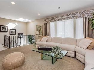 28 Penguin Ln, Commack, NY 11725