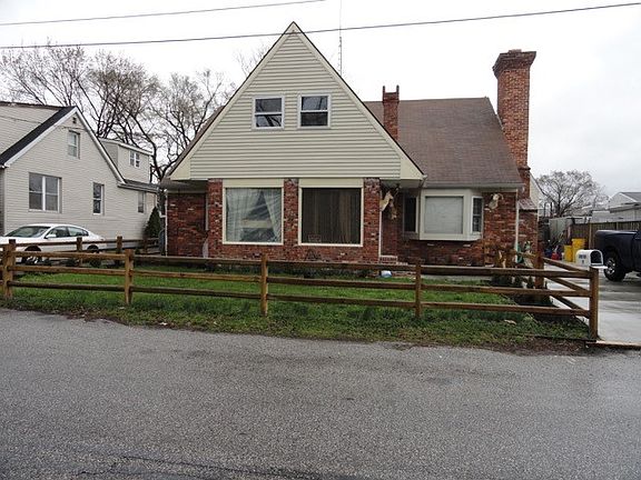 4th image of 19 Cedar Dr