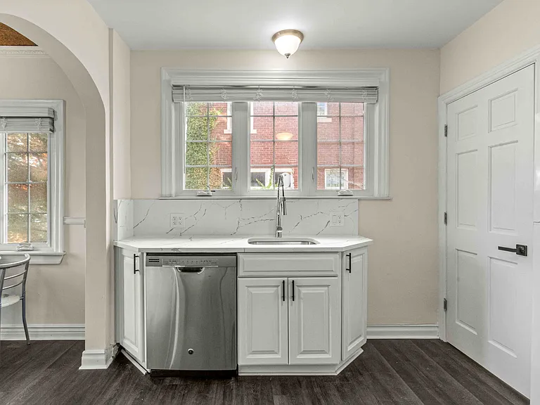 115 Biddle Ave — Photo 10
