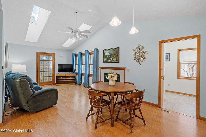 5th image of 17 Woodside Drive