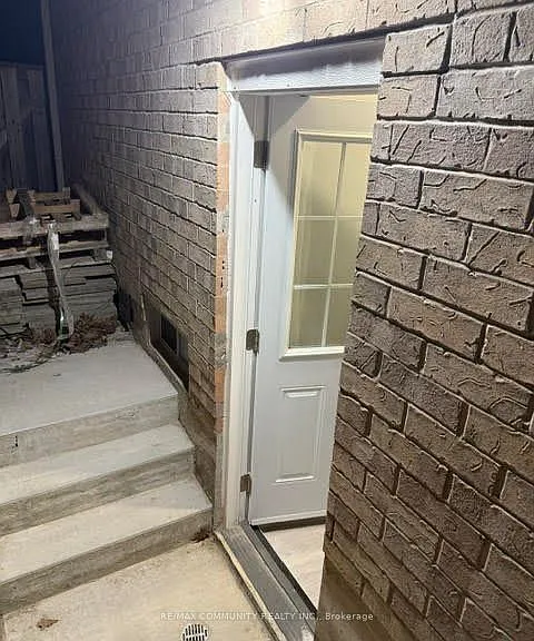 327 Mantle Ave #BASEMENT — Photo 17
