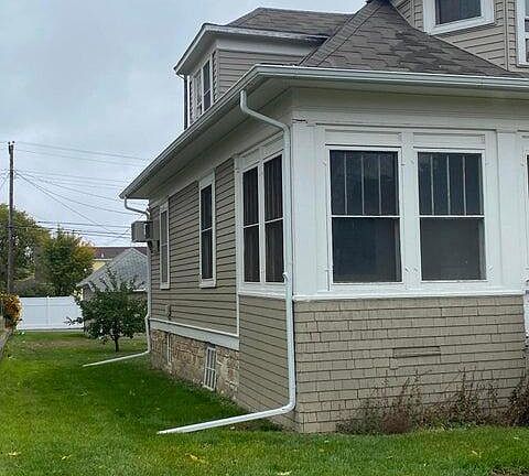 3rd image of 436 2nd Ave W