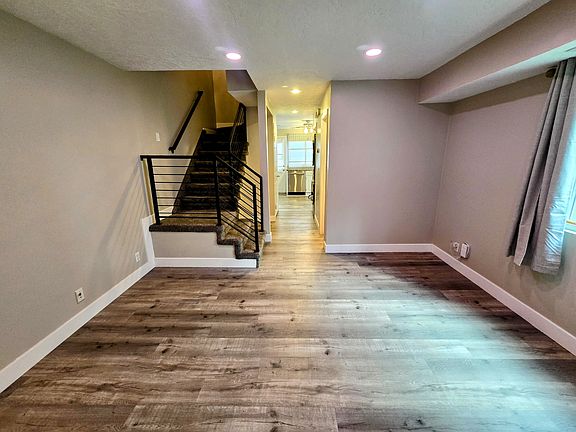 4th image of 1418 W Beacon Hill Cir #1