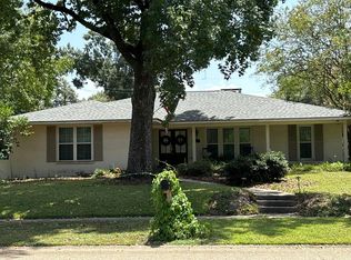 3975 Strand Dr, Baton Rouge, LA 70809