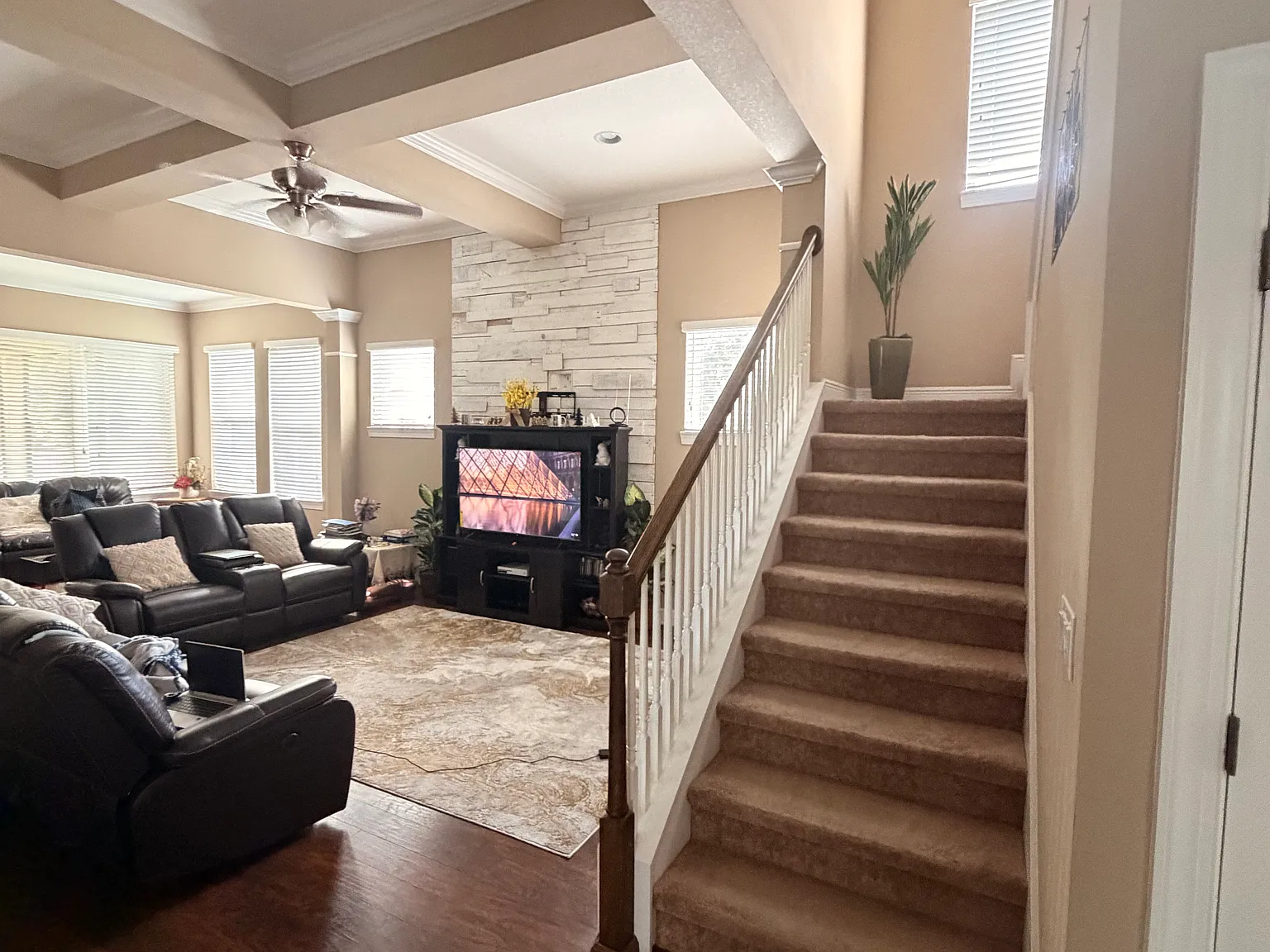 4 bed, 3041 sqft, $3,850 — Photo 2