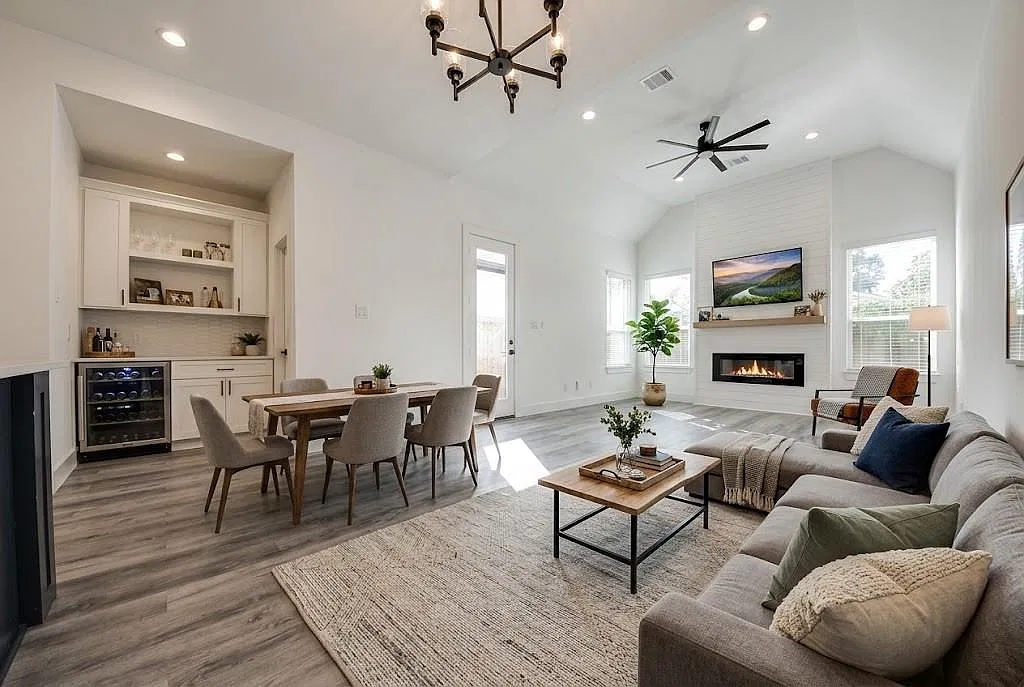 3 bed, 2.5 bath, 1698 sqft, $2,300 — Photo 3