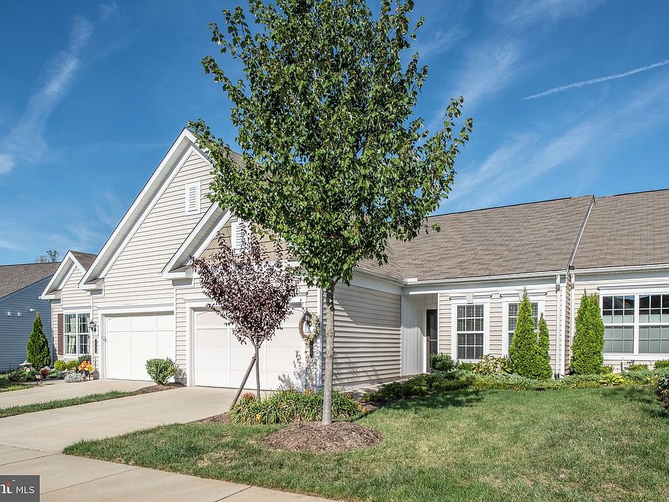1st image of 174 Hyannis Pl