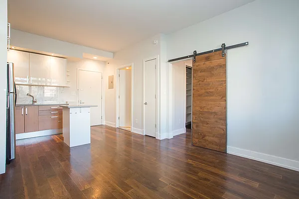 Rented by Twyford Real Estate | media 10