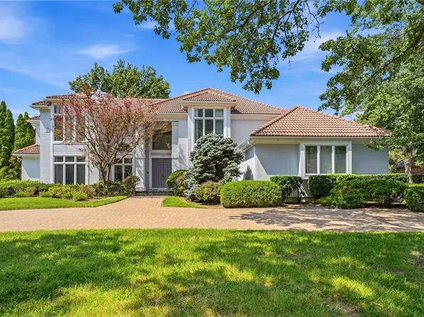 11708 Brookwood St, Leawood, KS 66211