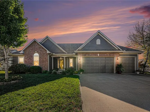 911 Tanner Cir, Belton, MO 64012