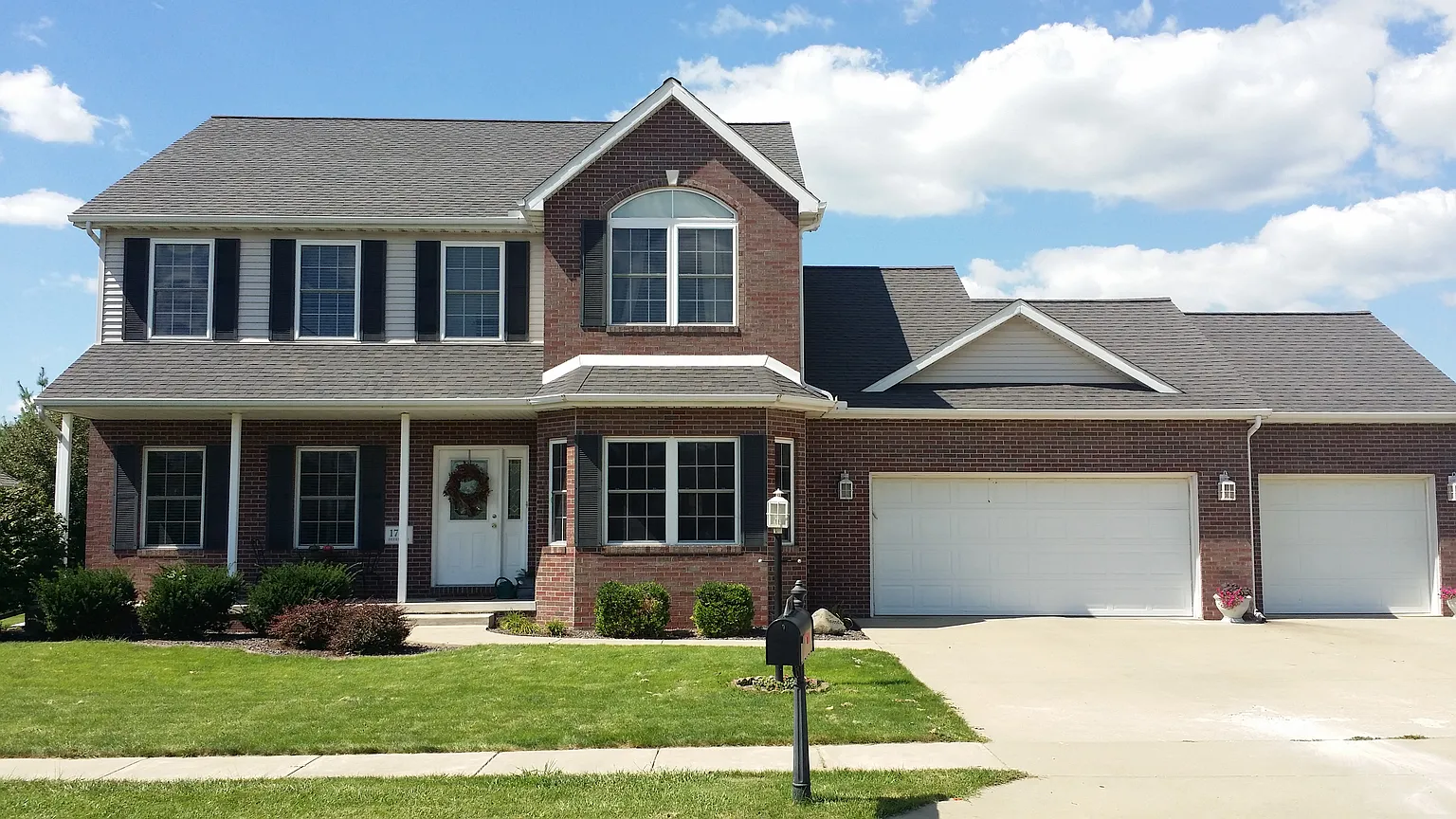 1717 Deerfield Dr photo 1
