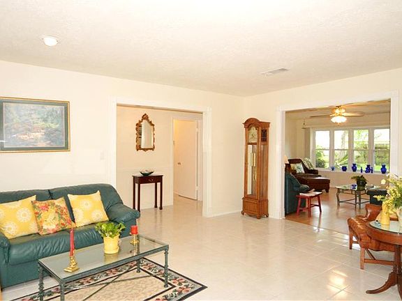 5th image of 16006 Diana Ln