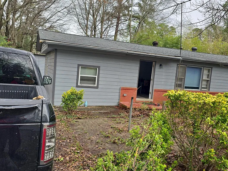 2391 Beverly Ln SW — Photo 2