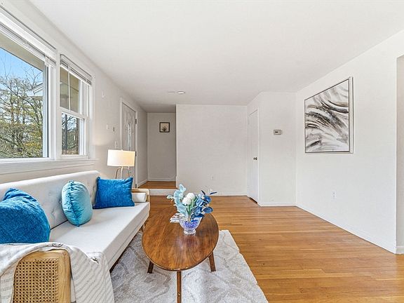 5th image of 20 Charles Rd Unit 20