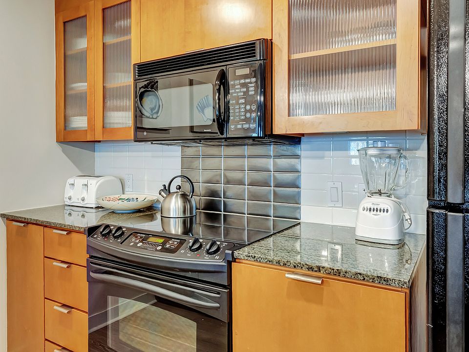 Kitchen Housewares Included
