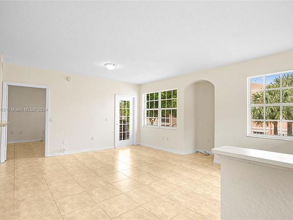 4th image of 1205 Belmont Ln #1205