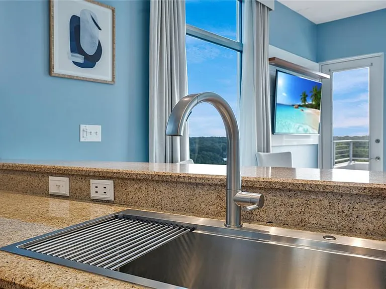 525 E Jackson St #P — Photo 17