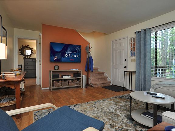 55" 4K UHD Smart TV, Bluetooth stereo